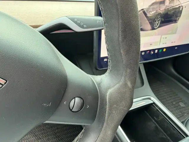 Tesla Model 3 — Фото автомобиля 10