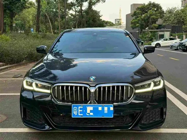BMW 5 Series — Фото автомобиля 3