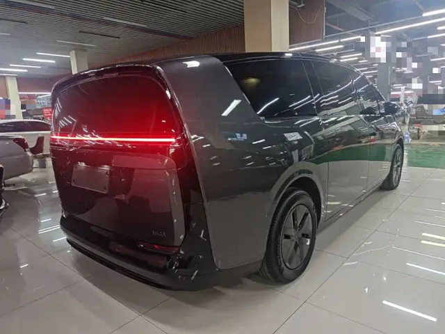 Li Auto MEGA — Фото автомобиля 6