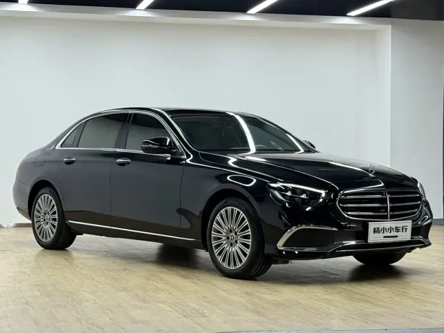 Mercedes-Benz E-Class — Фото автомобиля 3