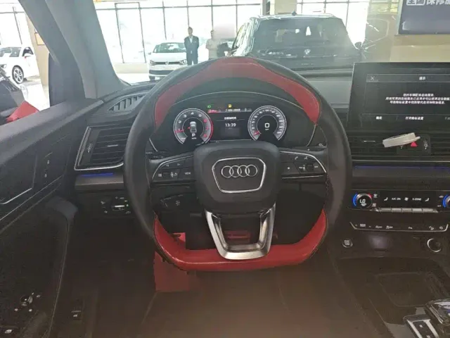 Audi Q5L — Фото автомобиля 10