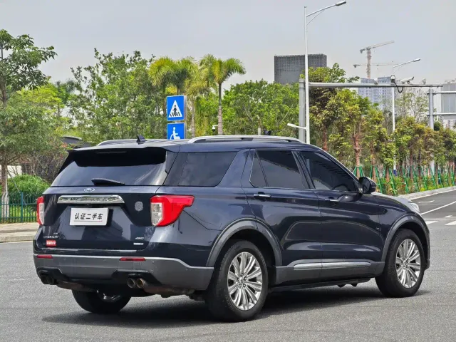 Ford Explorer — Фото автомобиля 9