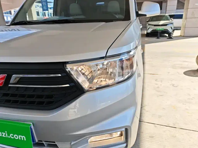Wuling Hongguang V — Фото автомобиля 23