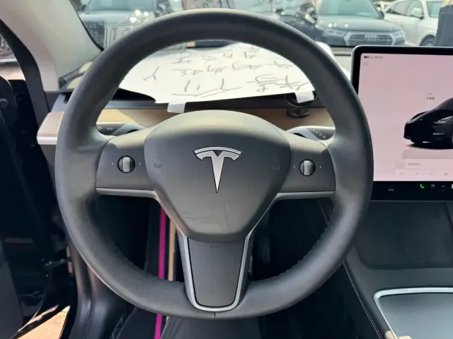 Tesla Model Y — Фото автомобиля 5