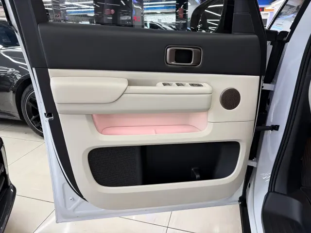 Li Auto MEGA — Фото автомобиля 12