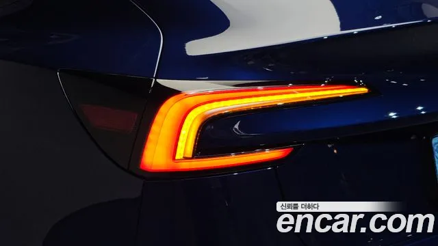 Tesla Model 3 — Фото автомобиля 22