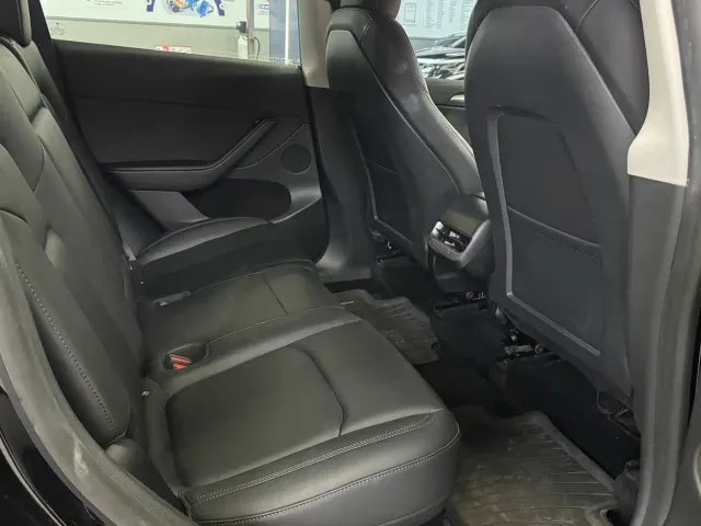 Tesla Model Y — Фото автомобиля 12