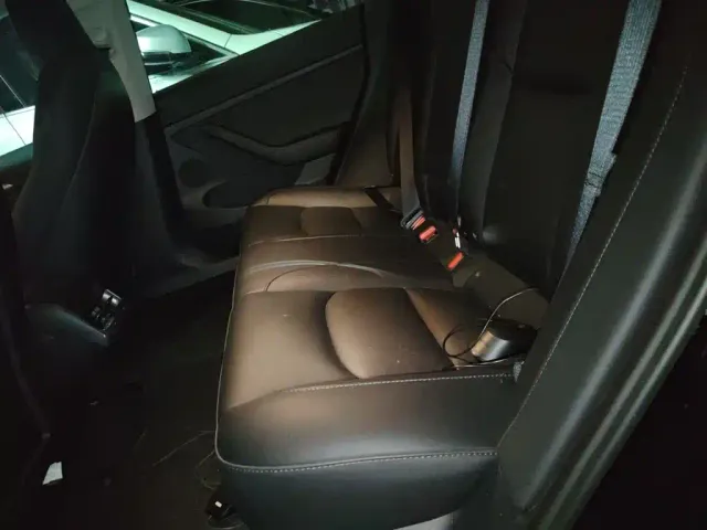 Tesla Model 3 — Фото автомобиля 14