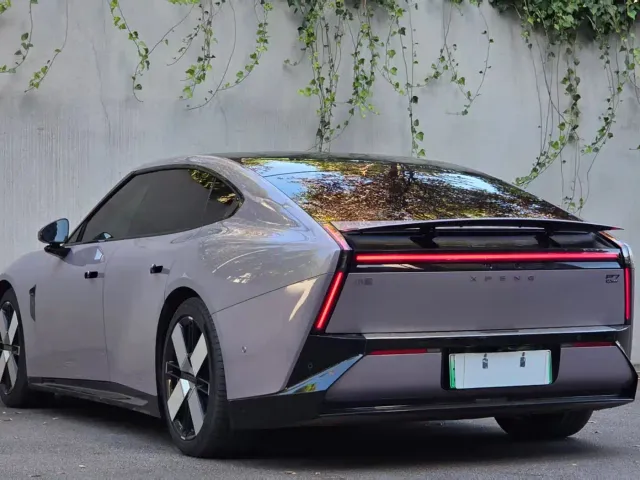 Xpeng P7 — Фото автомобиля 9