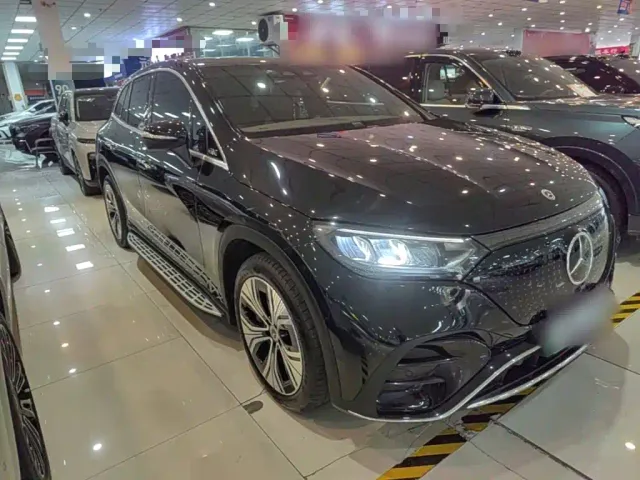 Mercedes-Benz EQE SUV — Фото автомобиля 3