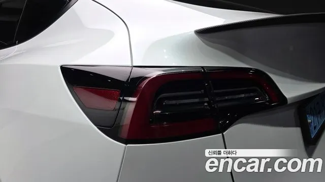 Tesla Model Y — Фото автомобиля 8