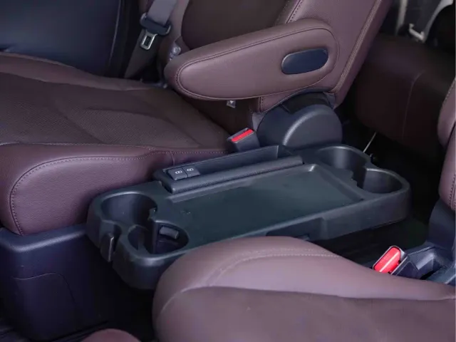 Toyota Toyota Sienna 2021 2.5L Hybrid Platinum Edition — Фото автомобиля 22