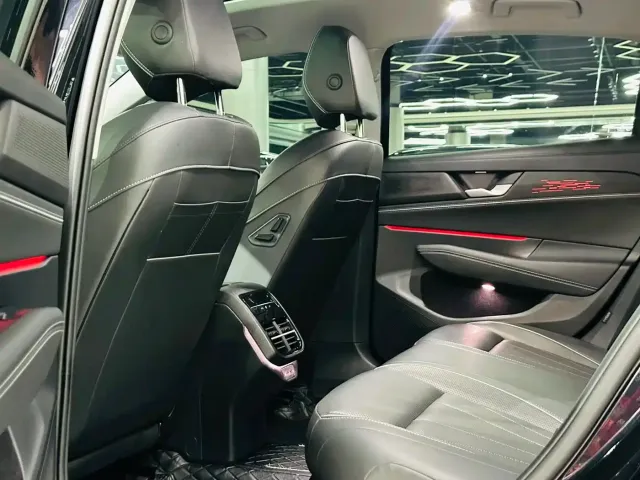Volkswagen Passat 2025 Model Pro 380TSI Starlight Dragon Edition — Фото автомобиля 6