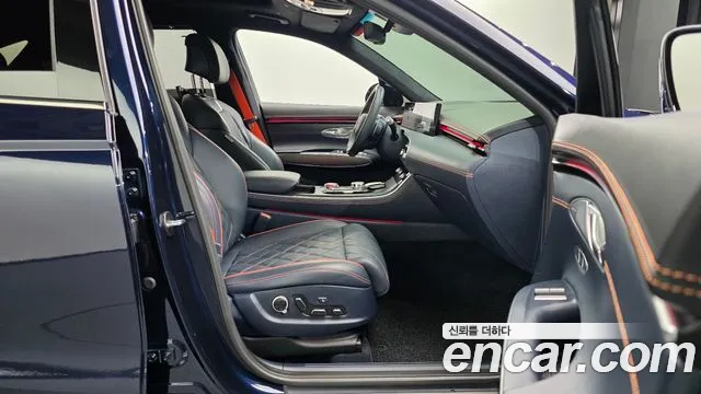 Genesis GV70 — Фото автомобиля 16