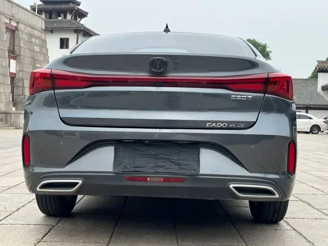 Changan Eado — Фото автомобиля 5