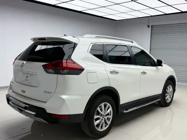 Nissan X-Trail — Фото автомобиля 4