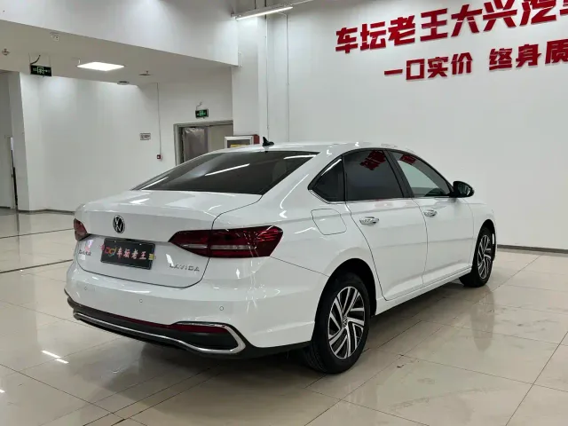 Volkswagen Lavida — Фото автомобиля 15