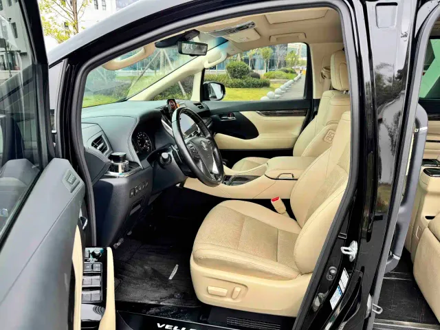 Toyota Vellfire — Фото автомобиля 4