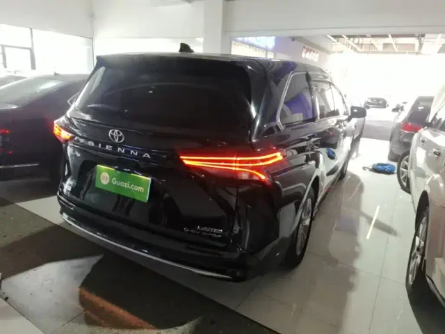 Toyota Sienna — Фото автомобиля 6