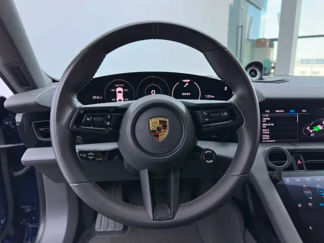 Porsche Taycan — Фото автомобиля 16