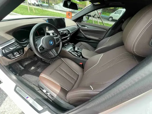 BMW 5 Series — Фото автомобиля 10