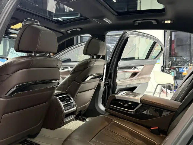 BMW 7 Series — Фото автомобиля 9