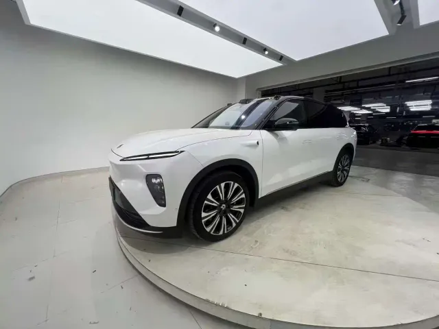 Nio ES8 — Фото автомобиля 28