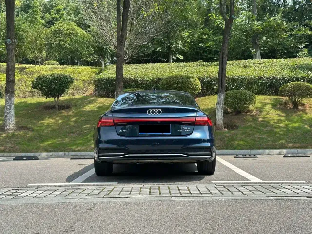 Audi A7L — Фото автомобиля 12