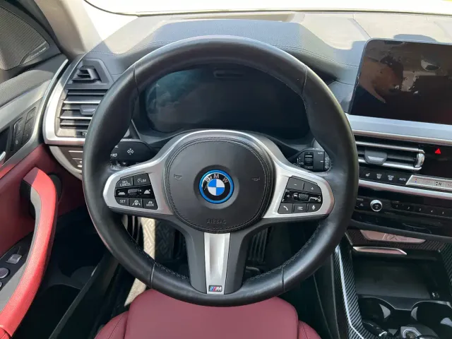BMW iX3 — Фото автомобиля 8