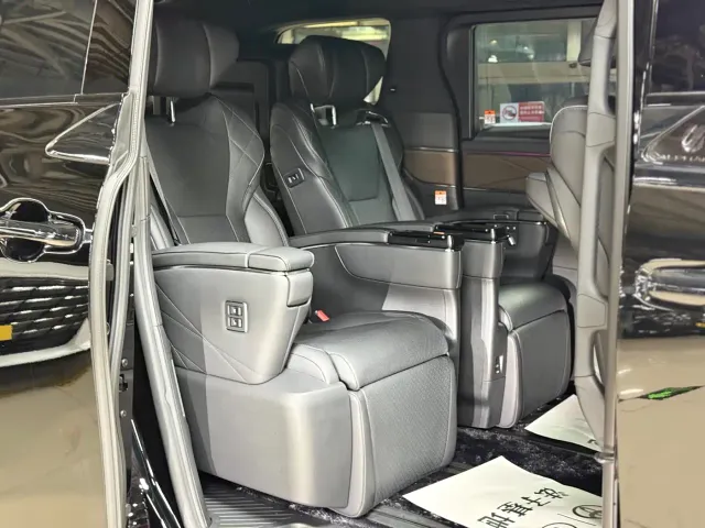 Toyota Alphard — Фото автомобиля 13