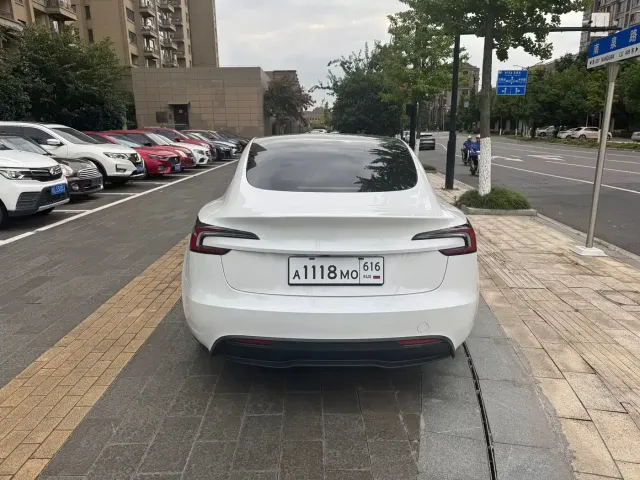 Tesla Model 3 — Фото автомобиля 5