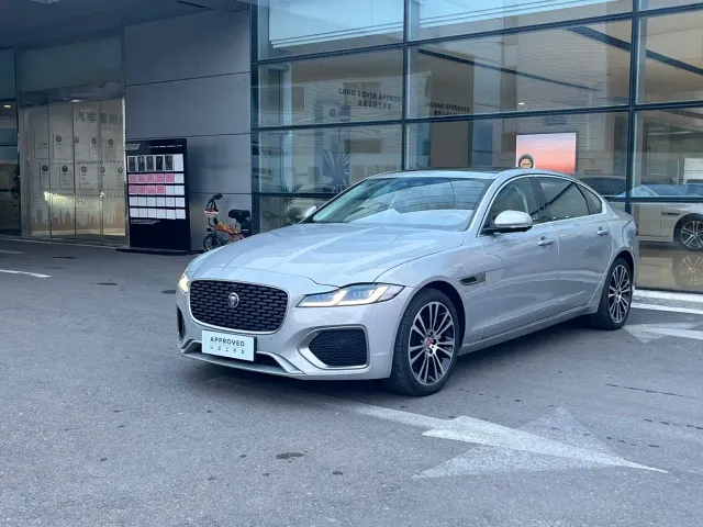 Фотография автомобиля — Jaguar XFL