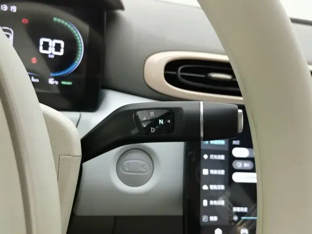 Leapmotor T03 — Фото автомобиля 13