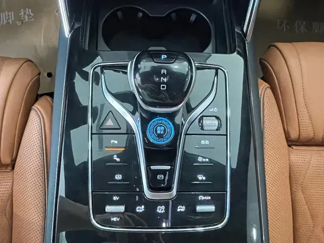 BYD Tang — Фото автомобиля 13