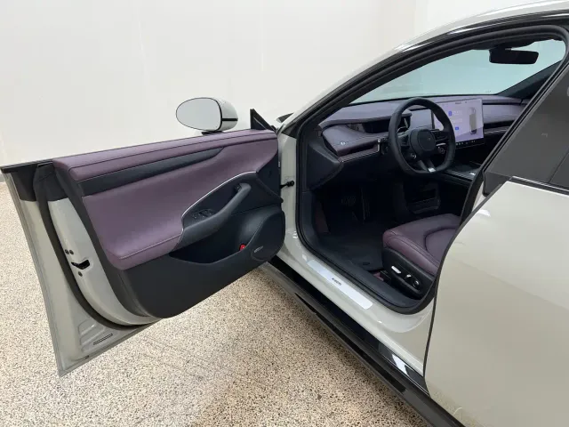 Xiaomi SU7 — Фото автомобиля 12