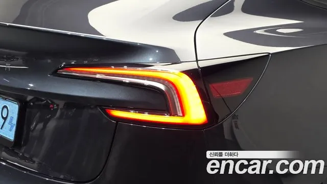 Tesla Model 3 — Фото автомобиля 8