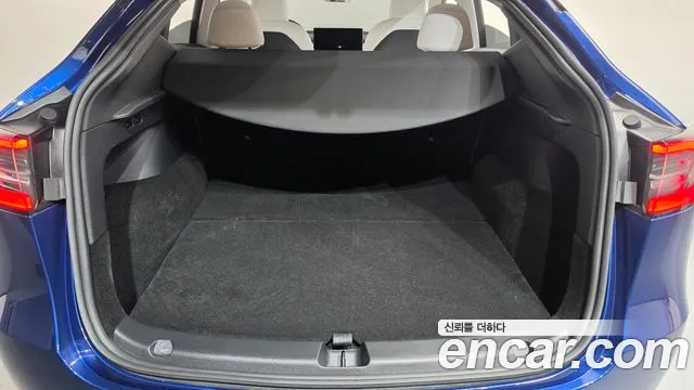Tesla Model Y — Фото автомобиля 24