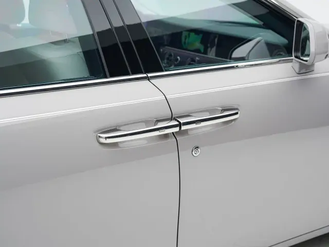 Rolls-Royce Ghost — Фото автомобиля 10