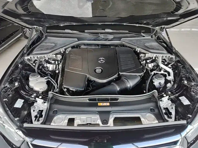 Mercedes-Benz E-Class — Фото автомобиля 19