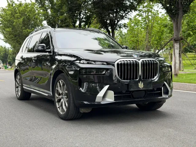 BMW X7 — Фото автомобиля 3