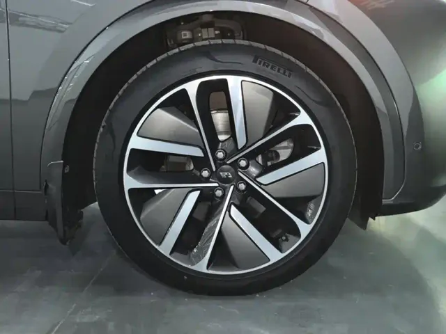 Li Auto L7 — Фото автомобиля 5
