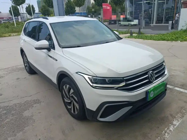 Volkswagen Tiguan L — Фото автомобиля 3