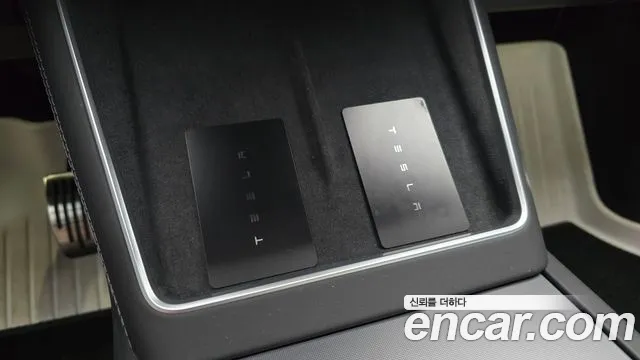 Tesla Model Y — Фото автомобиля 30
