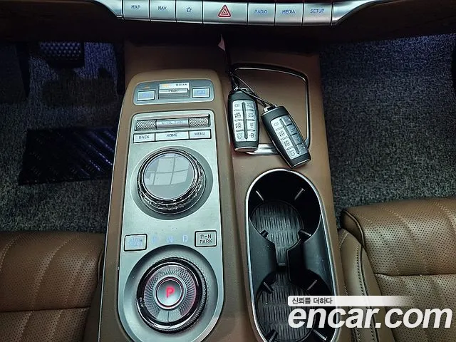 Genesis GV70 — Фото автомобиля 12