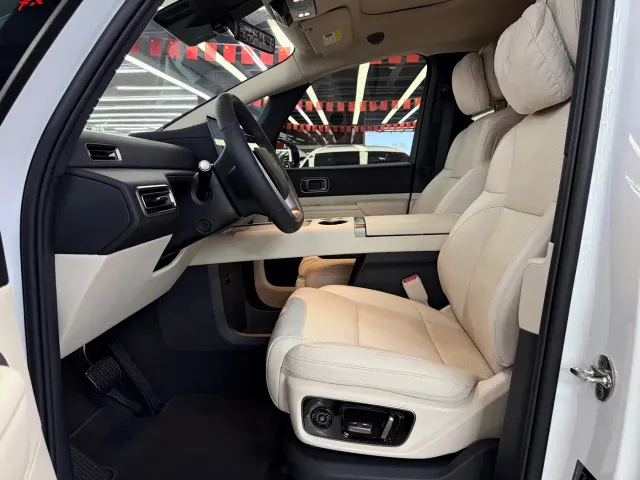 Li Auto MEGA — Фото автомобиля 10