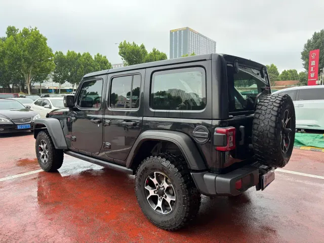 Jeep Wrangler — Фото автомобиля 4