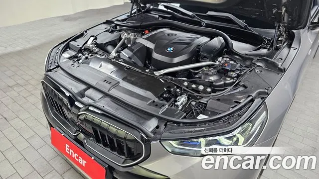 BMW 5 Series G60 — Фото автомобиля 9