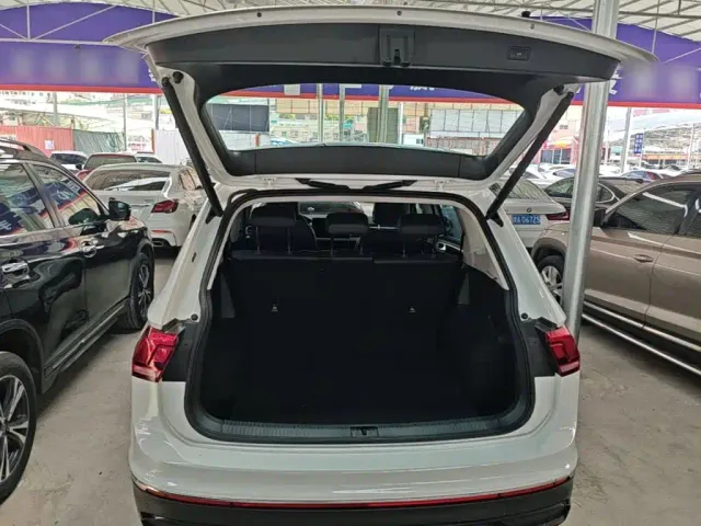 Volkswagen Tiguan L — Фото автомобиля 18
