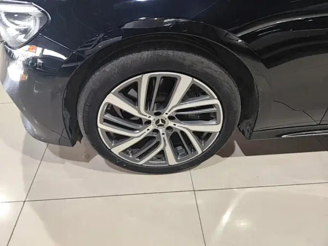 Mercedes-Benz E-Class — Фото автомобиля 24