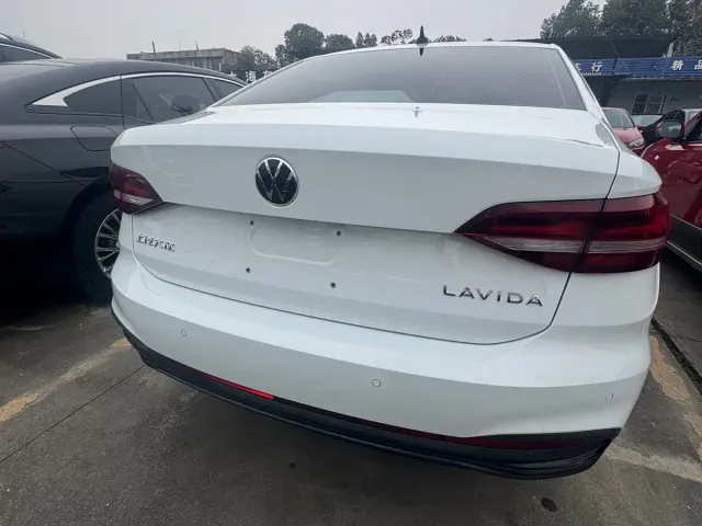 Volkswagen Lavida — Фото автомобиля 15